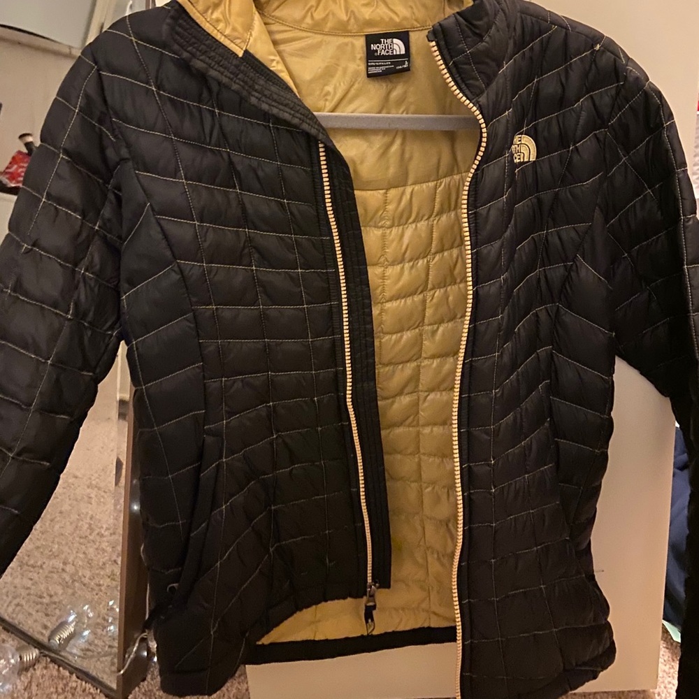 Women’s North Face jacket.